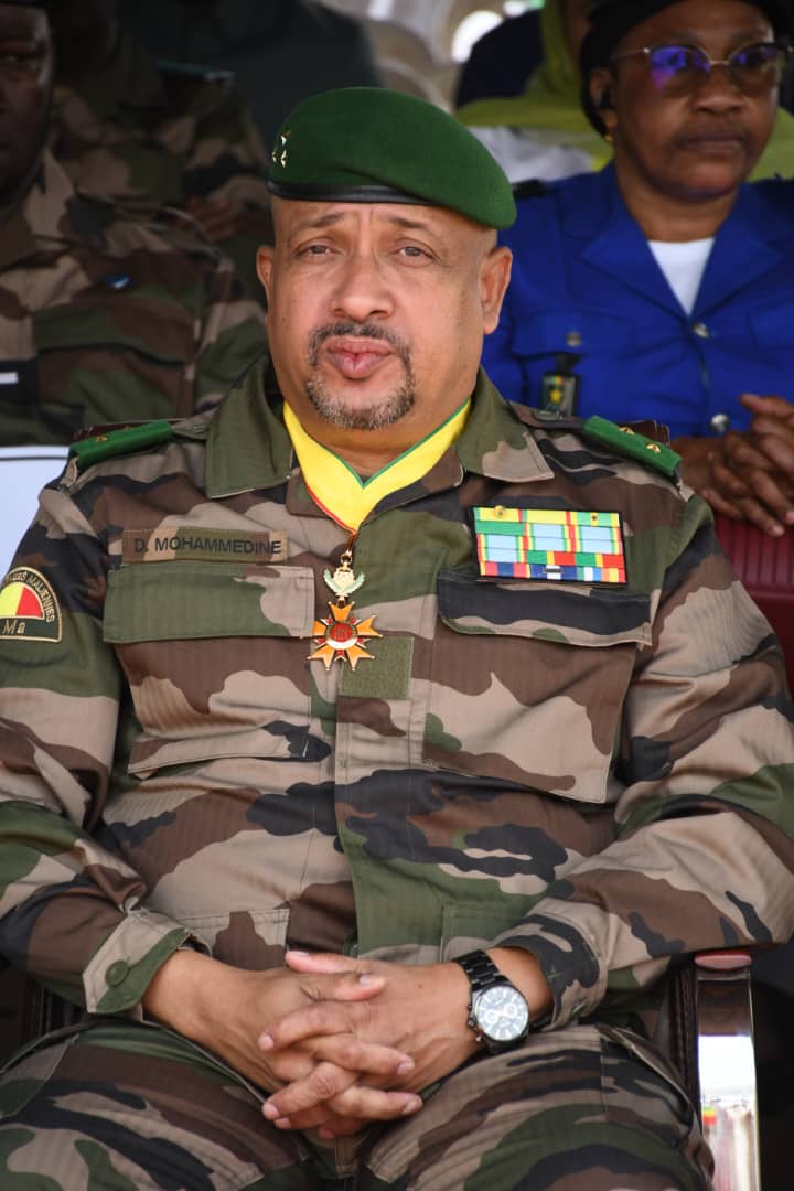 REMISE DE DISTINCTIONS HONORIFIQUES : Le Ministre de la Sécurité et de la Protection Civile récompense des cadres méritants