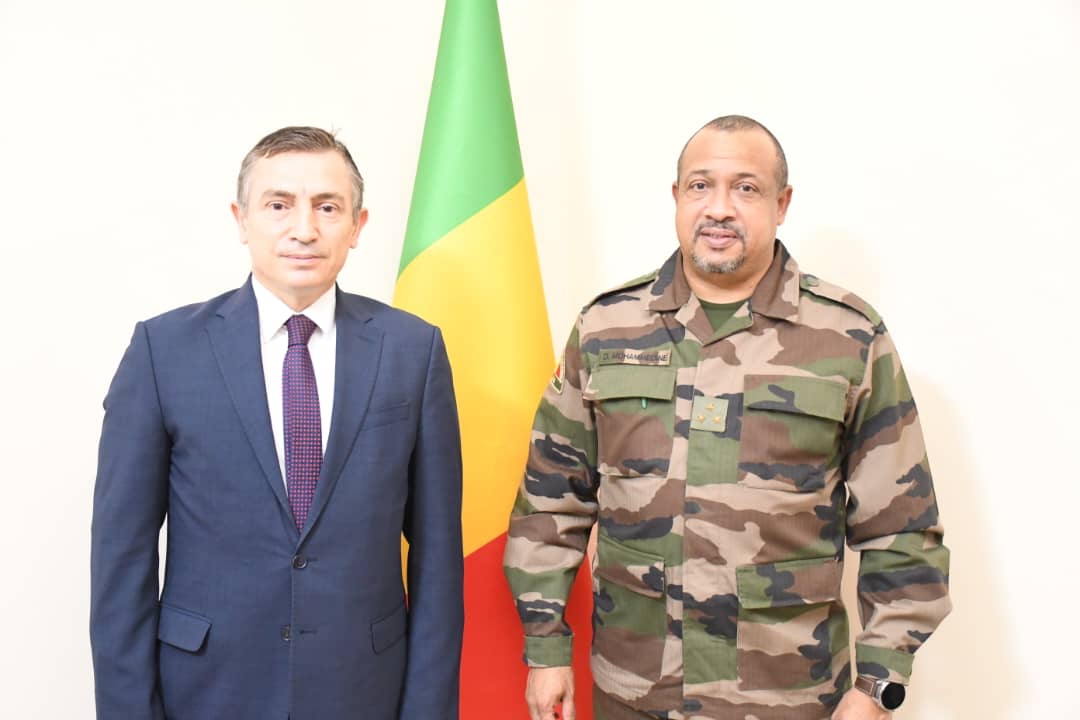 COOPERATION MALI-TURQUIE : Le Général de Division Daoud Aly MOHAMMEDINE accorde une audience à l’ambassadeur de Turquie au Mali
